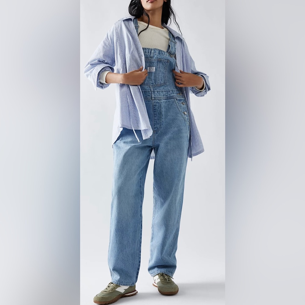 NWT - Levi’s vintage overalls